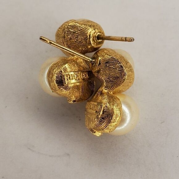 Richellue Faux Pearl Stud Earrings - Picture 5 of 8